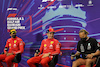 GP BAHRAIN, (L to R): Carlos Sainz Jr (ESP) Ferrari; Charles Leclerc (MON) Ferrari; e Lewis Hamilton (GBR) Mercedes AMG F1, in the post race FIA Press Conference.
20.03.2022. Formula 1 World Championship, Rd 1, Bahrain Grand Prix, Sakhir, Bahrain, Gara Day.
- www.xpbimages.com, EMail: requests@xpbimages.com © Copyright: Bearne / XPB Images