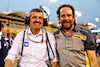 GP BAHRAIN, (L to R): Guenther Steiner (ITA) Haas F1 Team Prinicipal with Matteo Bonciani (ITA) Pirelli Head of Motorsport Communications on the grid.
20.03.2022. Formula 1 World Championship, Rd 1, Bahrain Grand Prix, Sakhir, Bahrain, Gara Day.
- www.xpbimages.com, EMail: requests@xpbimages.com © Copyright: Batchelor / XPB Images