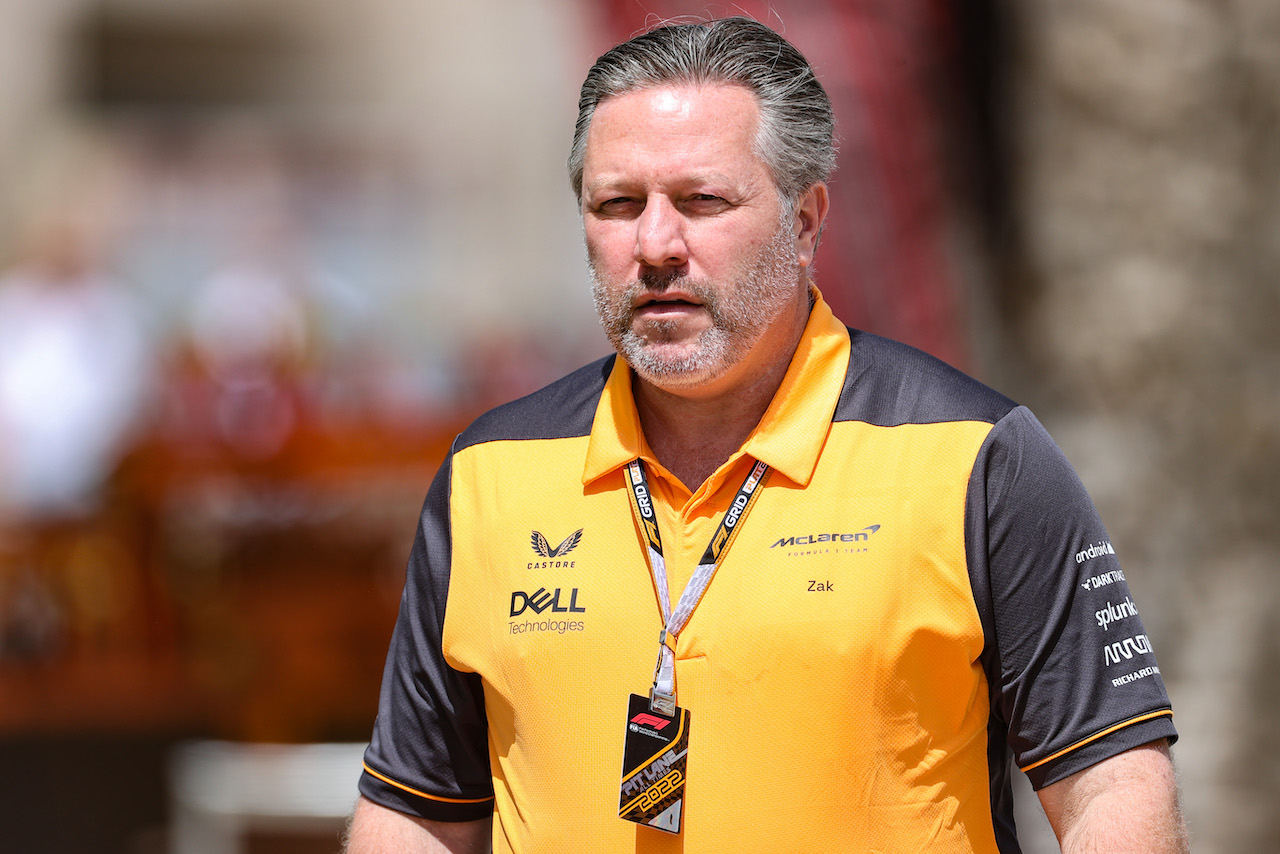 GP BAHRAIN, Zak Brown (USA), McLaren F1 Team Executive Director 
17.03.2022. Formula 1 World Championship, Rd 1, Bahrain Grand Prix, Sakhir, Bahrain, Preparation Day.
- www.xpbimages.com, EMail: requests@xpbimages.com ¬© Copyright: Charniaux / XPB Images