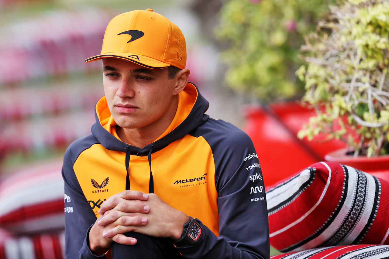 GP BAHRAIN, Lando Norris (GBR) McLaren.
17.03.2022. Formula 1 World Championship, Rd 1, Bahrain Grand Prix, Sakhir, Bahrain, Preparation Day.
- www.xpbimages.com, EMail: requests@xpbimages.com © Copyright: Moy / XPB Images