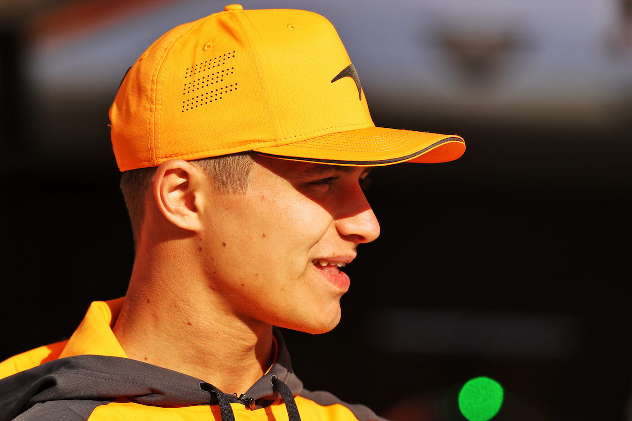 GP BAHRAIN, Lando Norris (GBR) McLaren.
17.03.2022. Formula 1 World Championship, Rd 1, Bahrain Grand Prix, Sakhir, Bahrain, Preparation Day.
- www.xpbimages.com, EMail: requests@xpbimages.com © Copyright: Moy / XPB Images
