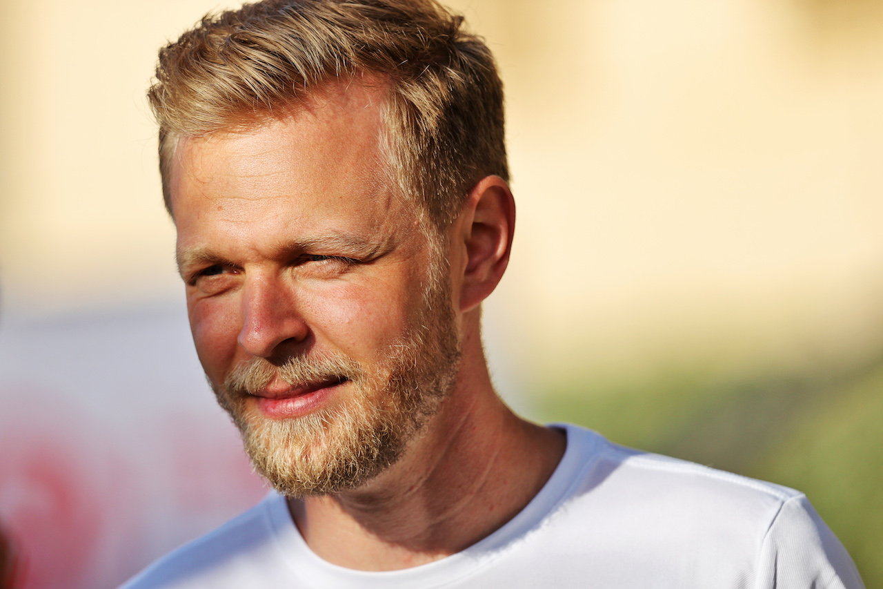 GP BAHRAIN, Kevin Magnussen (DEN) Haas F1 Team.
17.03.2022. Formula 1 World Championship, Rd 1, Bahrain Grand Prix, Sakhir, Bahrain, Preparation Day.
- www.xpbimages.com, EMail: requests@xpbimages.com © Copyright: Moy / XPB Images