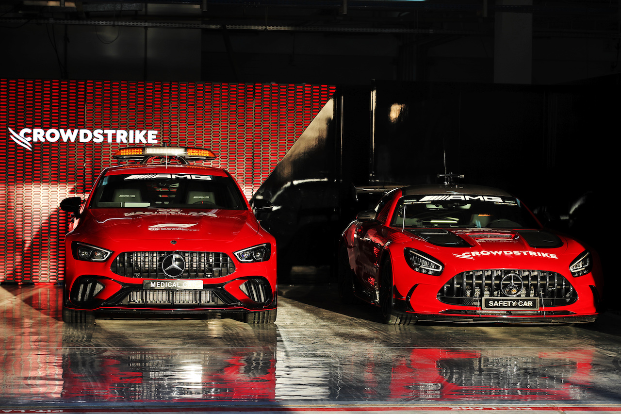 GP BAHRAIN, Mercedes FIA Medical Car e Mercedes FIA Safety Car.
17.03.2022. Formula 1 World Championship, Rd 1, Bahrain Grand Prix, Sakhir, Bahrain, Preparation Day.
 - www.xpbimages.com, EMail: requests@xpbimages.com © Copyright: Coates / XPB Images
