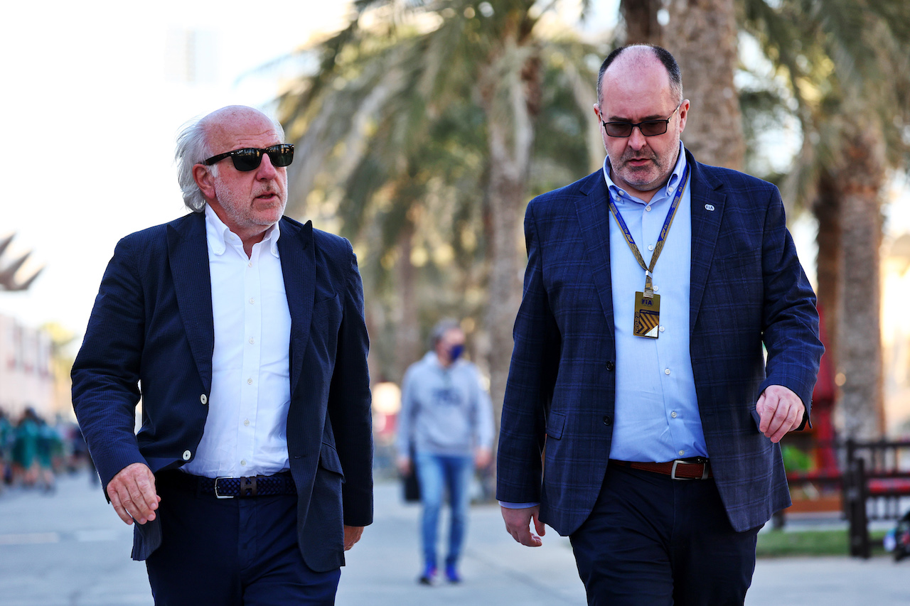 GP BAHRAIN, (L to R): David Richards (GBR) CEO Prodrive with Robert Reid (GBR).
17.03.2022. Formula 1 World Championship, Rd 1, Bahrain Grand Prix, Sakhir, Bahrain, Preparation Day.
- www.xpbimages.com, EMail: requests@xpbimages.com © Copyright: Batchelor / XPB Images