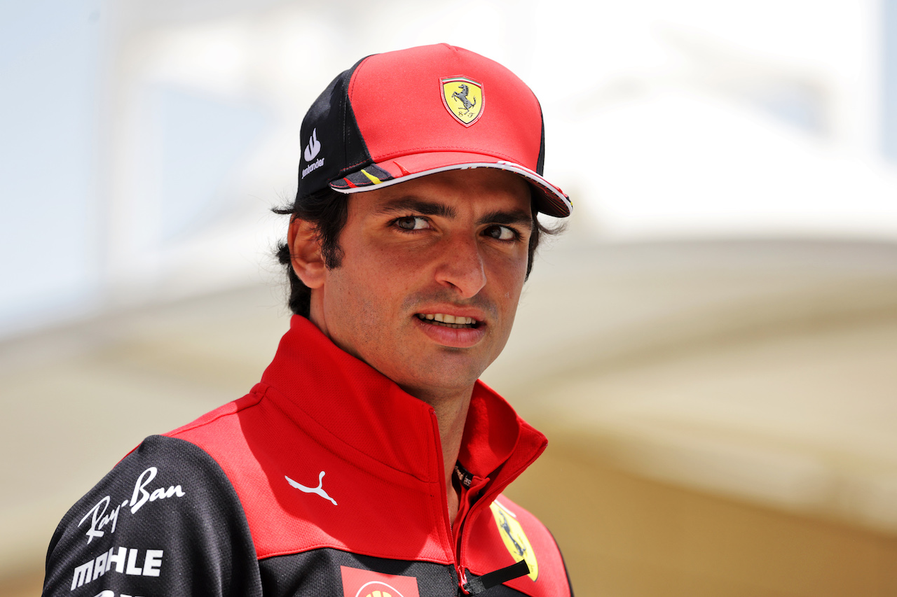 GP BAHRAIN, Carlos Sainz Jr (ESP) Ferrari.
17.03.2022. Formula 1 World Championship, Rd 1, Bahrain Grand Prix, Sakhir, Bahrain, Preparation Day.
- www.xpbimages.com, EMail: requests@xpbimages.com © Copyright: Bearne / XPB Images