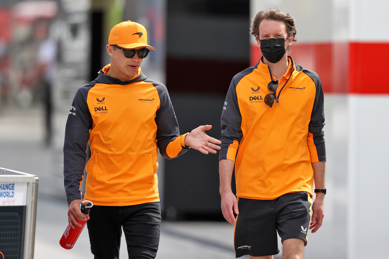 GP BAHRAIN, Lando Norris (GBR) McLaren.
17.03.2022. Formula 1 World Championship, Rd 1, Bahrain Grand Prix, Sakhir, Bahrain, Preparation Day.
- www.xpbimages.com, EMail: requests@xpbimages.com © Copyright: Moy / XPB Images