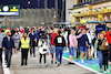 GP BAHRAIN, Circuit Atmosfera - fans in the pits.
17.03.2022. Formula 1 World Championship, Rd 1, Bahrain Grand Prix, Sakhir, Bahrain, Preparation Day.
- www.xpbimages.com, EMail: requests@xpbimages.com © Copyright: Batchelor / XPB Images