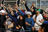GP BAHRAIN, Circuit Atmosfera - fans in the pits.
17.03.2022. Formula 1 World Championship, Rd 1, Bahrain Grand Prix, Sakhir, Bahrain, Preparation Day.
 - www.xpbimages.com, EMail: requests@xpbimages.com © Copyright: Coates / XPB Images
