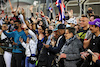 GP BAHRAIN, Circuit Atmosfera - fans in the pits.
17.03.2022. Formula 1 World Championship, Rd 1, Bahrain Grand Prix, Sakhir, Bahrain, Preparation Day.
 - www.xpbimages.com, EMail: requests@xpbimages.com © Copyright: Coates / XPB Images