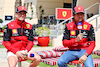 GP BAHRAIN, (L to R): Charles Leclerc (MON) Ferrari e Carlos Sainz Jr (ESP) Ferrari.
17.03.2022. Formula 1 World Championship, Rd 1, Bahrain Grand Prix, Sakhir, Bahrain, Preparation Day.
- www.xpbimages.com, EMail: requests@xpbimages.com © Copyright: Batchelor / XPB Images