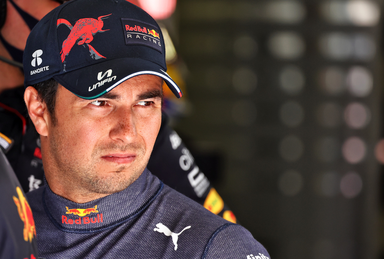 GP BAHRAIN, Sergio Perez (MEX) Red Bull Racing.
19.03.2022. Formula 1 World Championship, Rd 1, Bahrain Grand Prix, Sakhir, Bahrain, Qualifiche Day.
- www.xpbimages.com, EMail: requests@xpbimages.com © Copyright: Batchelor / XPB Images