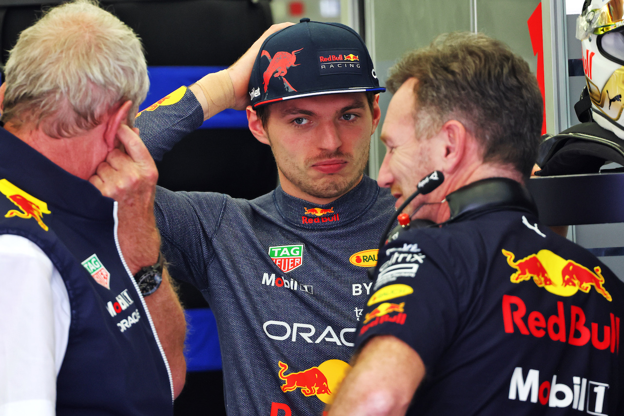GP BAHRAIN, Max Verstappen (NLD) Red Bull Racing with Christian Horner (GBR) Red Bull Racing Team Principal.
19.03.2022. Formula 1 World Championship, Rd 1, Bahrain Grand Prix, Sakhir, Bahrain, Qualifiche Day.
- www.xpbimages.com, EMail: requests@xpbimages.com © Copyright: Batchelor / XPB Images