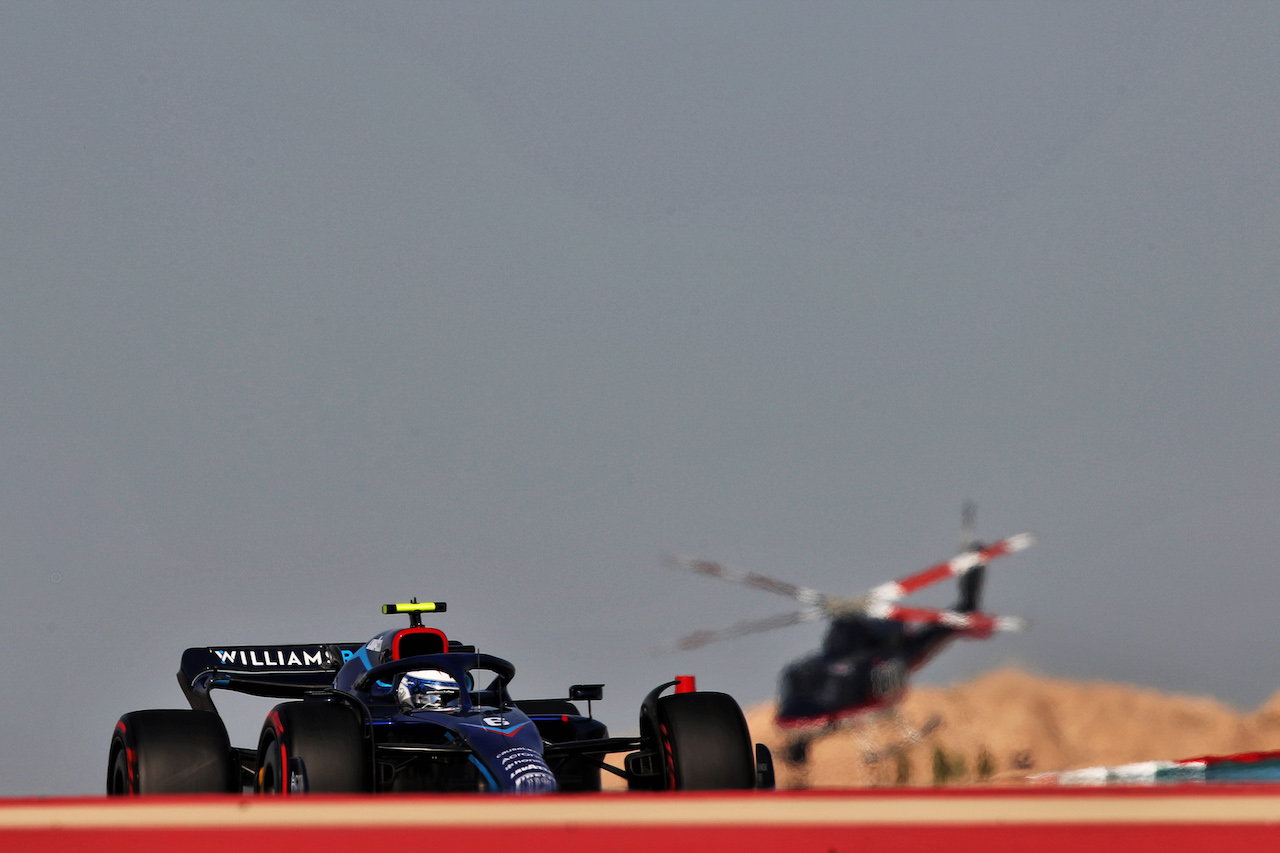 GP BAHRAIN, Nicholas Latifi (CDN) Williams Racing FW44.
19.03.2022. Formula 1 World Championship, Rd 1, Bahrain Grand Prix, Sakhir, Bahrain, Qualifiche Day.
 - www.xpbimages.com, EMail: requests@xpbimages.com © Copyright: Coates / XPB Images