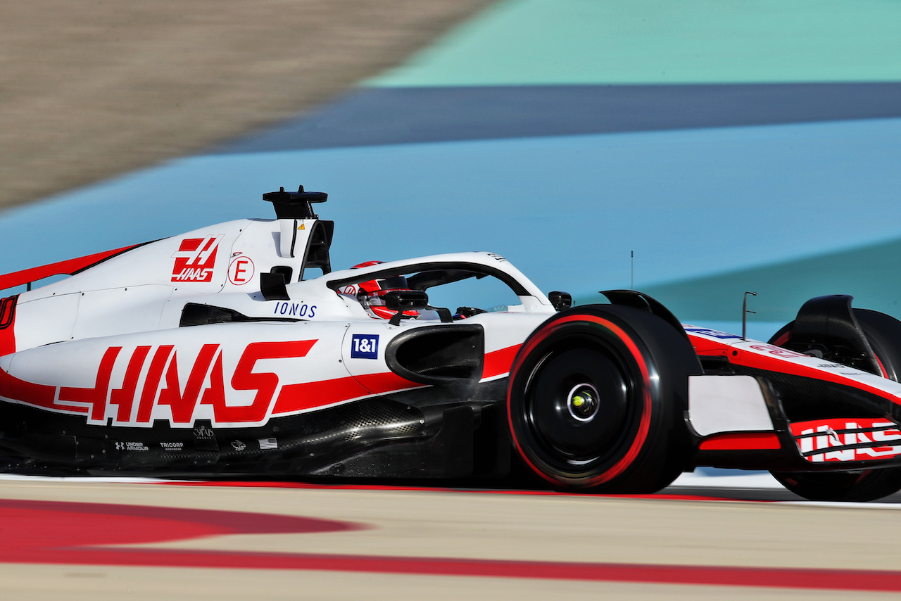 GP BAHRAIN, Kevin Magnussen (DEN) Haas VF-22.
19.03.2022. Formula 1 World Championship, Rd 1, Bahrain Grand Prix, Sakhir, Bahrain, Qualifiche Day.
 - www.xpbimages.com, EMail: requests@xpbimages.com © Copyright: Coates / XPB Images