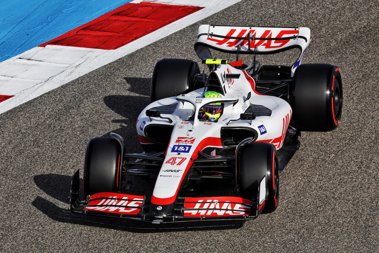 GP BAHRAIN, Mick Schumacher (GER) Haas VF-22.
19.03.2022. Formula 1 World Championship, Rd 1, Bahrain Grand Prix, Sakhir, Bahrain, Qualifiche Day.
- www.xpbimages.com, EMail: requests@xpbimages.com © Copyright: Bearne / XPB Images