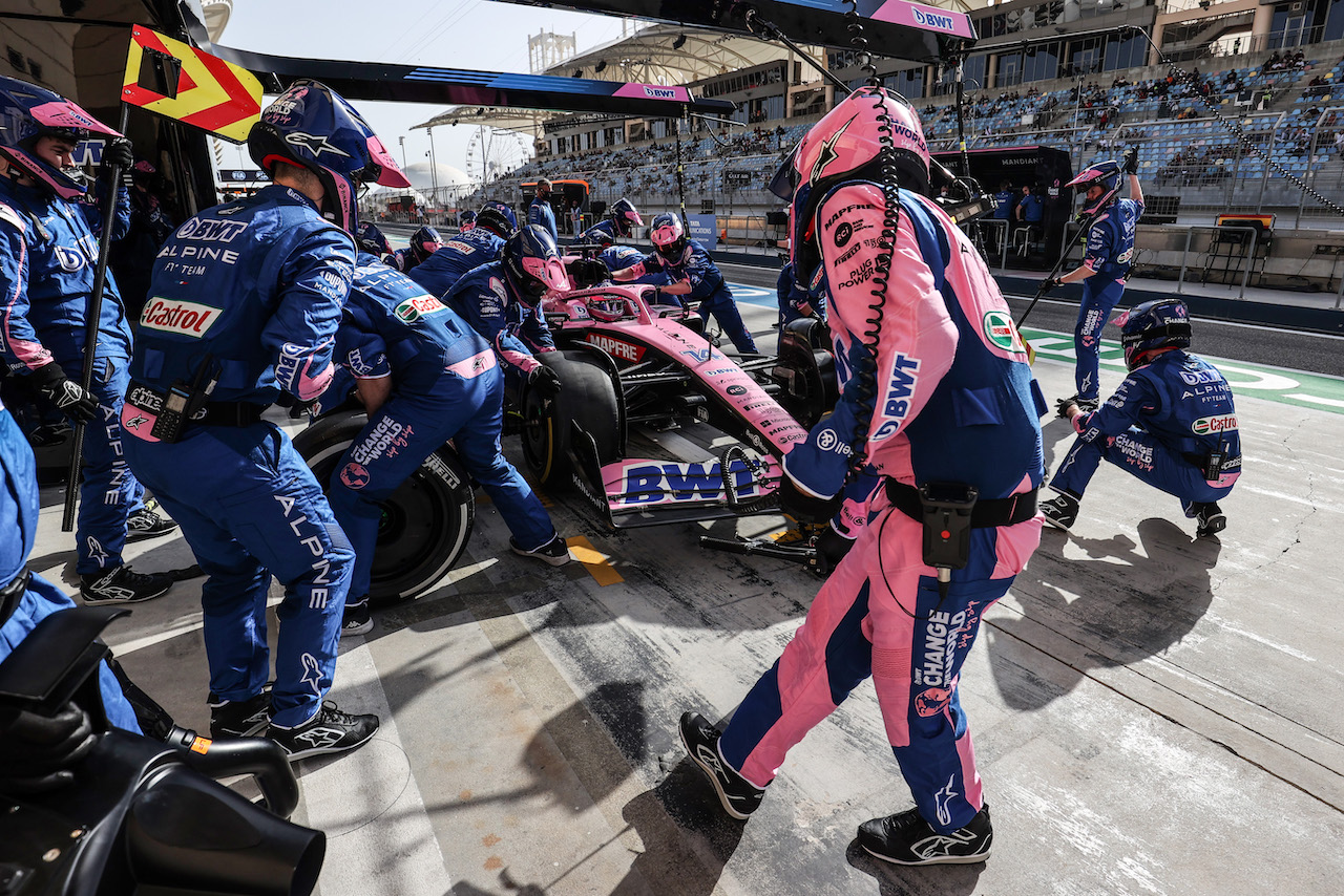GP BAHRAIN, Esteban Ocon (FRA), Alpine F1 Team 
19.03.2022. Formula 1 World Championship, Rd 1, Bahrain Grand Prix, Sakhir, Bahrain, Qualifiche Day.
- www.xpbimages.com, EMail: requests@xpbimages.com ¬© Copyright: Charniaux / XPB Images