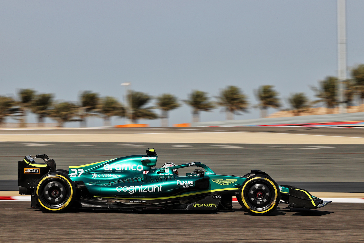 GP BAHRAIN, Nico Hulkenberg (GER) Aston Martin F1 Team Reserve Driver AMR22.
19.03.2022. Formula 1 World Championship, Rd 1, Bahrain Grand Prix, Sakhir, Bahrain, Qualifiche Day.
- www.xpbimages.com, EMail: requests@xpbimages.com © Copyright: Moy / XPB Images