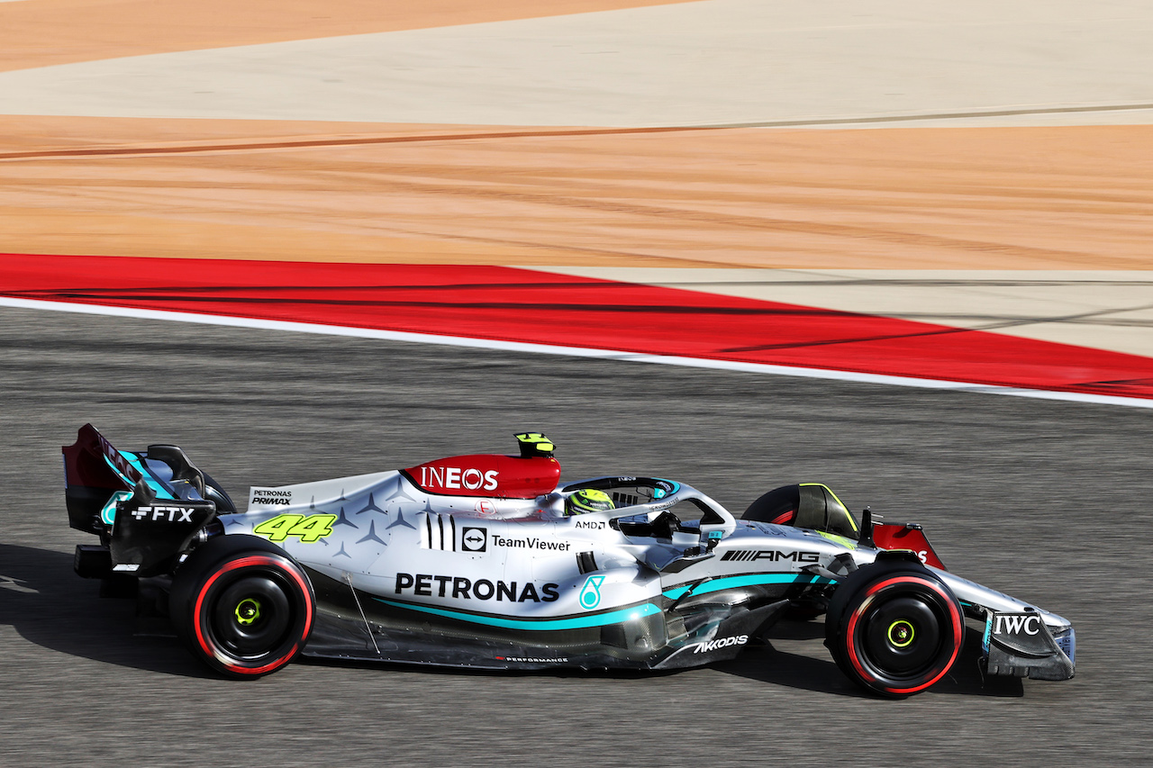 GP BAHRAIN, Lewis Hamilton (GBR) Mercedes AMG F1 W13.
19.03.2022. Formula 1 World Championship, Rd 1, Bahrain Grand Prix, Sakhir, Bahrain, Qualifiche Day.
- www.xpbimages.com, EMail: requests@xpbimages.com © Copyright: Moy / XPB Images