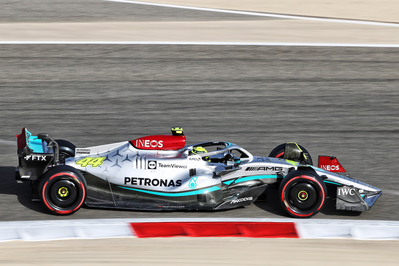 GP BAHRAIN, Lewis Hamilton (GBR) Mercedes AMG F1 W13.
19.03.2022. Formula 1 World Championship, Rd 1, Bahrain Grand Prix, Sakhir, Bahrain, Qualifiche Day.
- www.xpbimages.com, EMail: requests@xpbimages.com © Copyright: Moy / XPB Images
