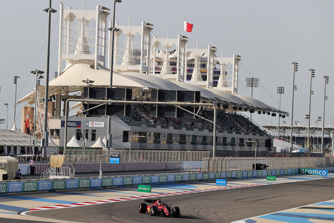 GP BAHRAIN, Charles Leclerc (MON) Ferrari F1-75.
19.03.2022. Formula 1 World Championship, Rd 1, Bahrain Grand Prix, Sakhir, Bahrain, Qualifiche Day.
- www.xpbimages.com, EMail: requests@xpbimages.com © Copyright: Moy / XPB Images
