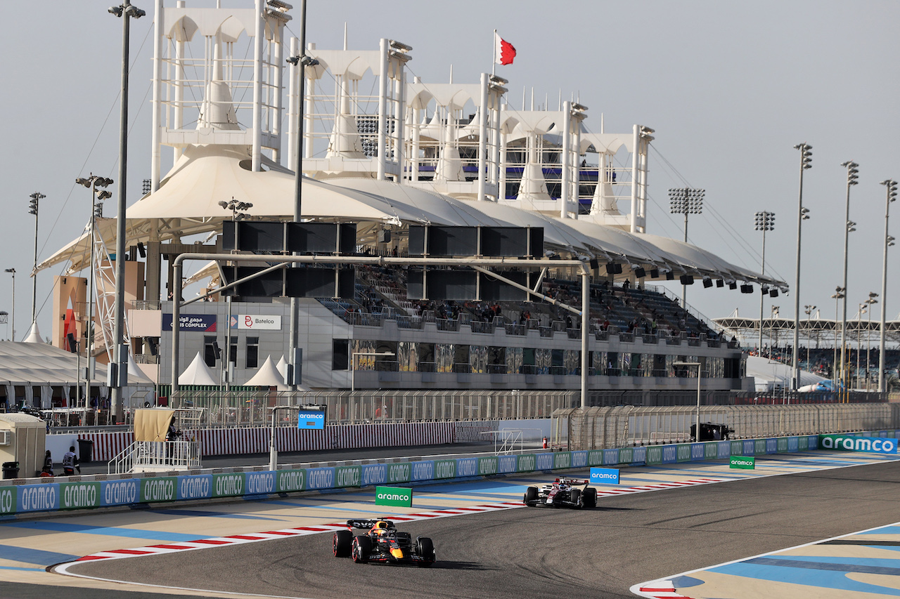 GP BAHRAIN, Max Verstappen (NLD) Red Bull Racing RB18.
19.03.2022. Formula 1 World Championship, Rd 1, Bahrain Grand Prix, Sakhir, Bahrain, Qualifiche Day.
- www.xpbimages.com, EMail: requests@xpbimages.com © Copyright: Moy / XPB Images