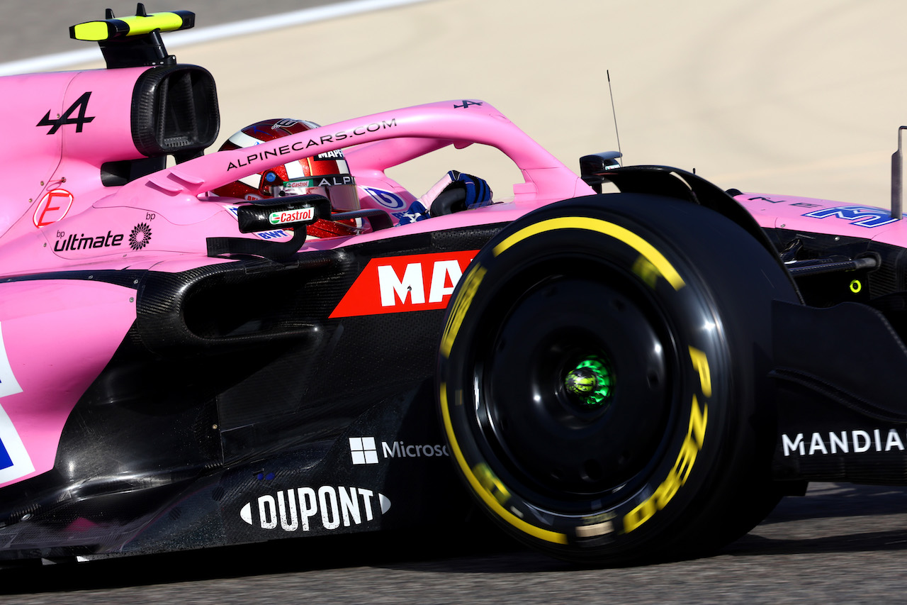 GP BAHRAIN, Esteban Ocon (FRA) Alpine F1 Team A522.
19.03.2022. Formula 1 World Championship, Rd 1, Bahrain Grand Prix, Sakhir, Bahrain, Qualifiche Day.
- www.xpbimages.com, EMail: requests@xpbimages.com ¬© Copyright: Batchelor / XPB Images