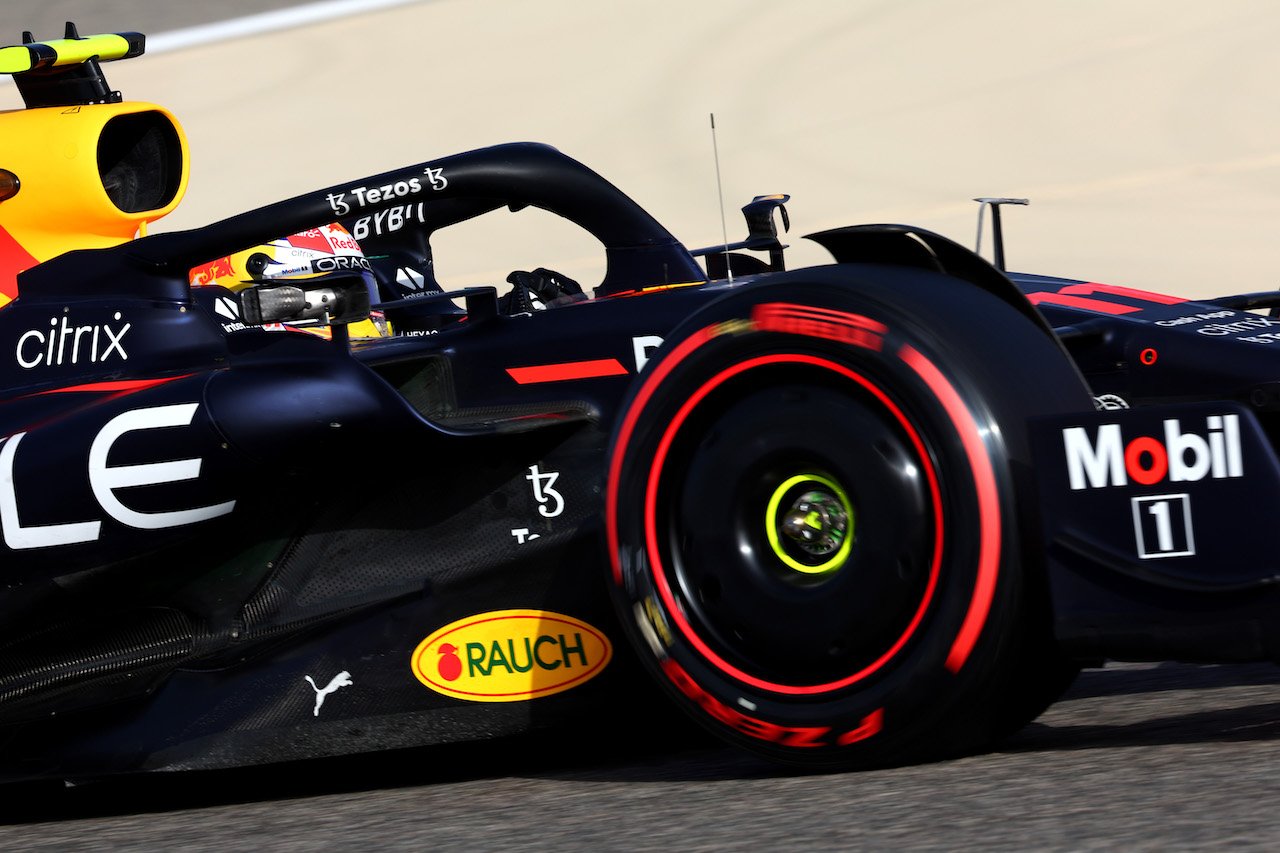 GP BAHRAIN, Sergio Perez (MEX) Red Bull Racing RB18.
19.03.2022. Formula 1 World Championship, Rd 1, Bahrain Grand Prix, Sakhir, Bahrain, Qualifiche Day.
- www.xpbimages.com, EMail: requests@xpbimages.com ¬© Copyright: Batchelor / XPB Images
