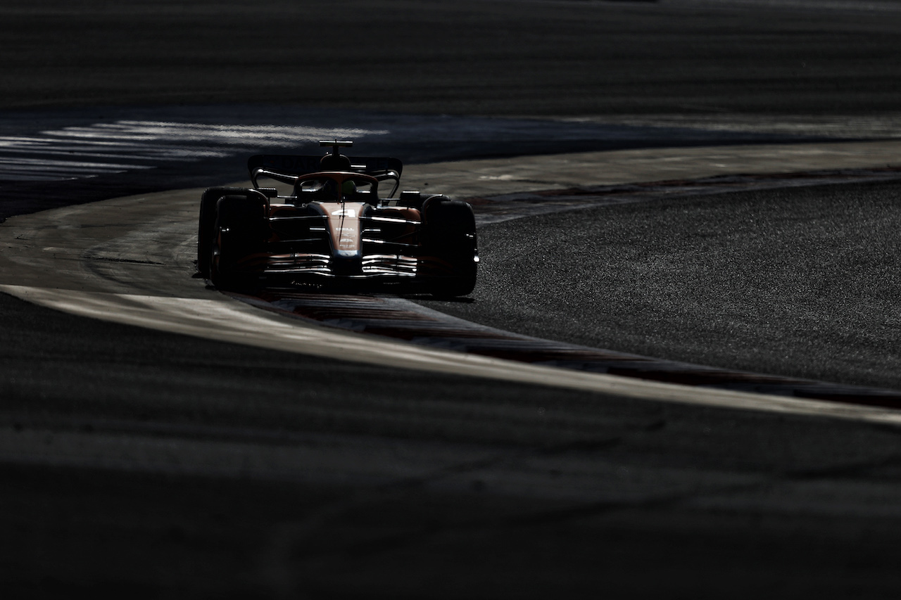 GP BAHRAIN, Lando Norris (GBR) McLaren MCL36.
19.03.2022. Formula 1 World Championship, Rd 1, Bahrain Grand Prix, Sakhir, Bahrain, Qualifiche Day.
- www.xpbimages.com, EMail: requests@xpbimages.com © Copyright: Moy / XPB Images