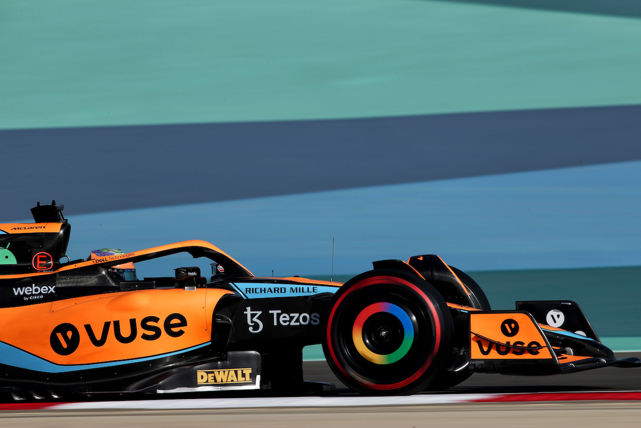 GP BAHRAIN, Daniel Ricciardo (AUS) McLaren MCL36.
19.03.2022. Formula 1 World Championship, Rd 1, Bahrain Grand Prix, Sakhir, Bahrain, Qualifiche Day.
 - www.xpbimages.com, EMail: requests@xpbimages.com © Copyright: Coates / XPB Images