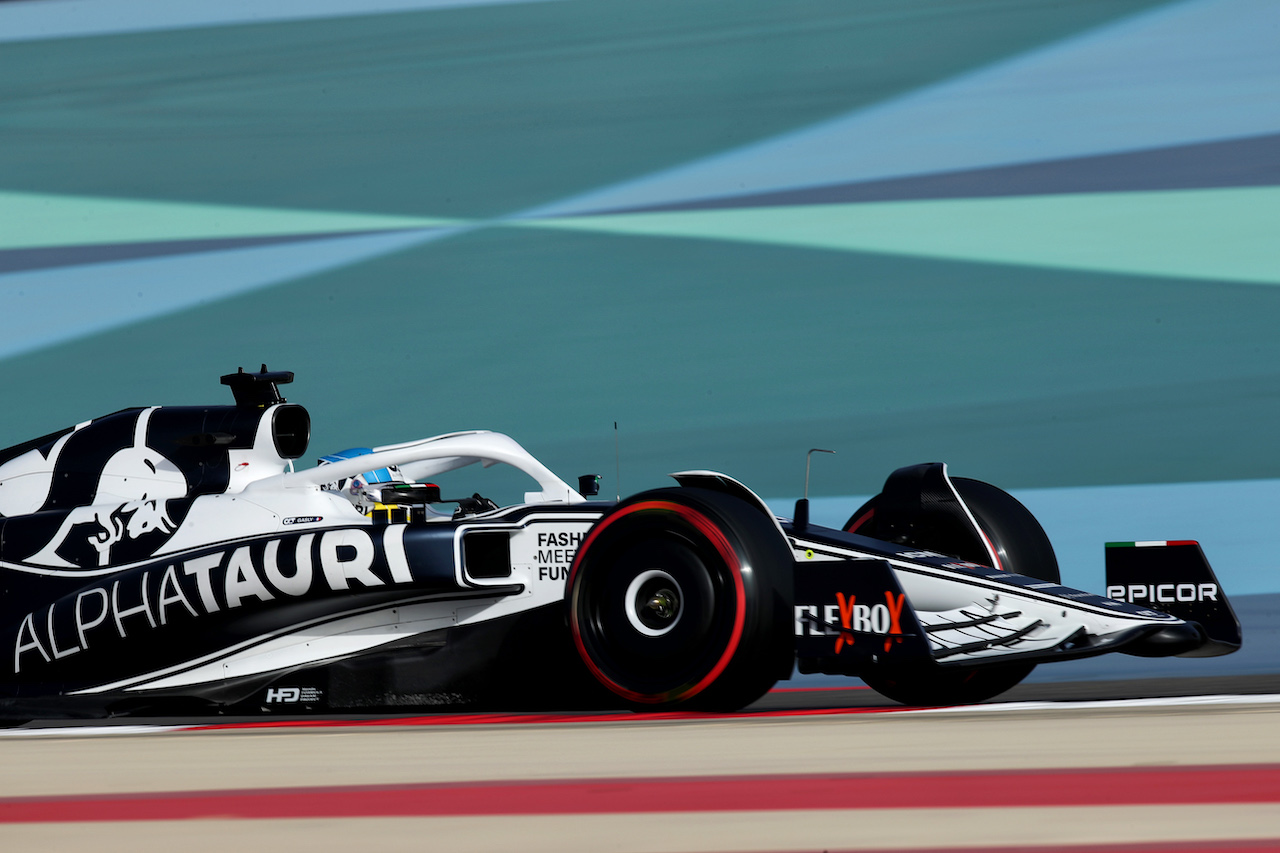 GP BAHRAIN, Pierre Gasly (FRA) AlphaTauri AT03.
19.03.2022. Formula 1 World Championship, Rd 1, Bahrain Grand Prix, Sakhir, Bahrain, Qualifiche Day.
 - www.xpbimages.com, EMail: requests@xpbimages.com © Copyright: Coates / XPB Images