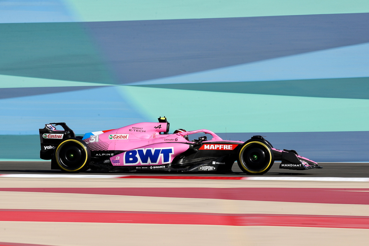 GP BAHRAIN, Esteban Ocon (FRA) Alpine F1 Team A522.
19.03.2022. Formula 1 World Championship, Rd 1, Bahrain Grand Prix, Sakhir, Bahrain, Qualifiche Day.
 - www.xpbimages.com, EMail: requests@xpbimages.com © Copyright: Coates / XPB Images