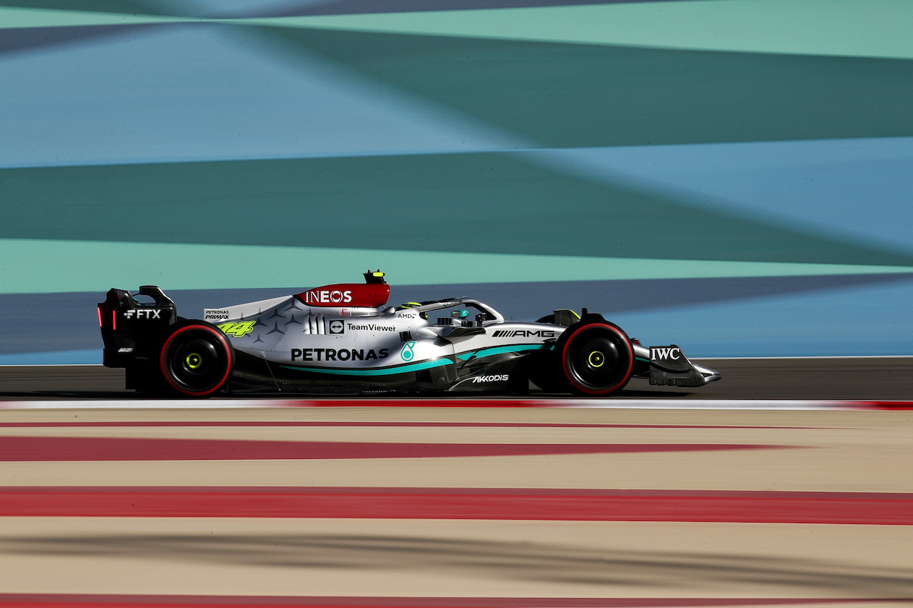 GP BAHRAIN, Lewis Hamilton (GBR) Mercedes AMG F1 W13.
19.03.2022. Formula 1 World Championship, Rd 1, Bahrain Grand Prix, Sakhir, Bahrain, Qualifiche Day.
 - www.xpbimages.com, EMail: requests@xpbimages.com © Copyright: Coates / XPB Images