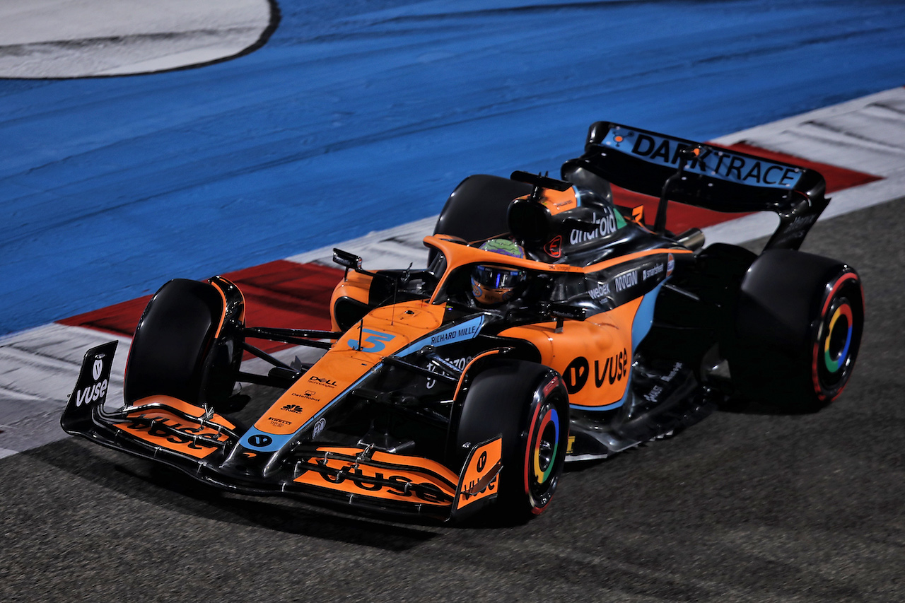 GP BAHRAIN, Daniel Ricciardo (AUS) McLaren MCL36.
19.03.2022. Formula 1 World Championship, Rd 1, Bahrain Grand Prix, Sakhir, Bahrain, Qualifiche Day.
 - www.xpbimages.com, EMail: requests@xpbimages.com © Copyright: Coates / XPB Images