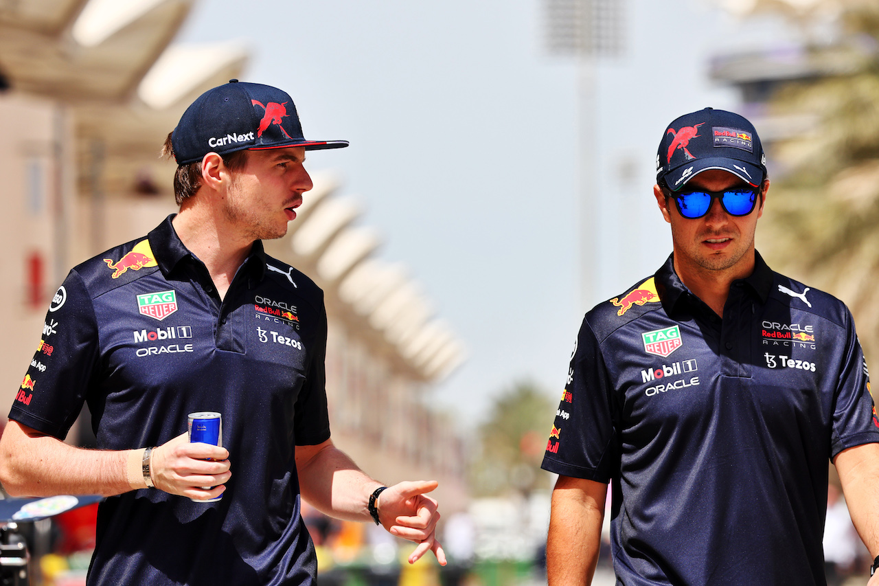 GP BAHRAIN, (L to R): Max Verstappen (NLD) Red Bull Racing with team mate Sergio Perez (MEX) Red Bull Racing.
19.03.2022. Formula 1 World Championship, Rd 1, Bahrain Grand Prix, Sakhir, Bahrain, Qualifiche Day.
- www.xpbimages.com, EMail: requests@xpbimages.com © Copyright: Batchelor / XPB Images