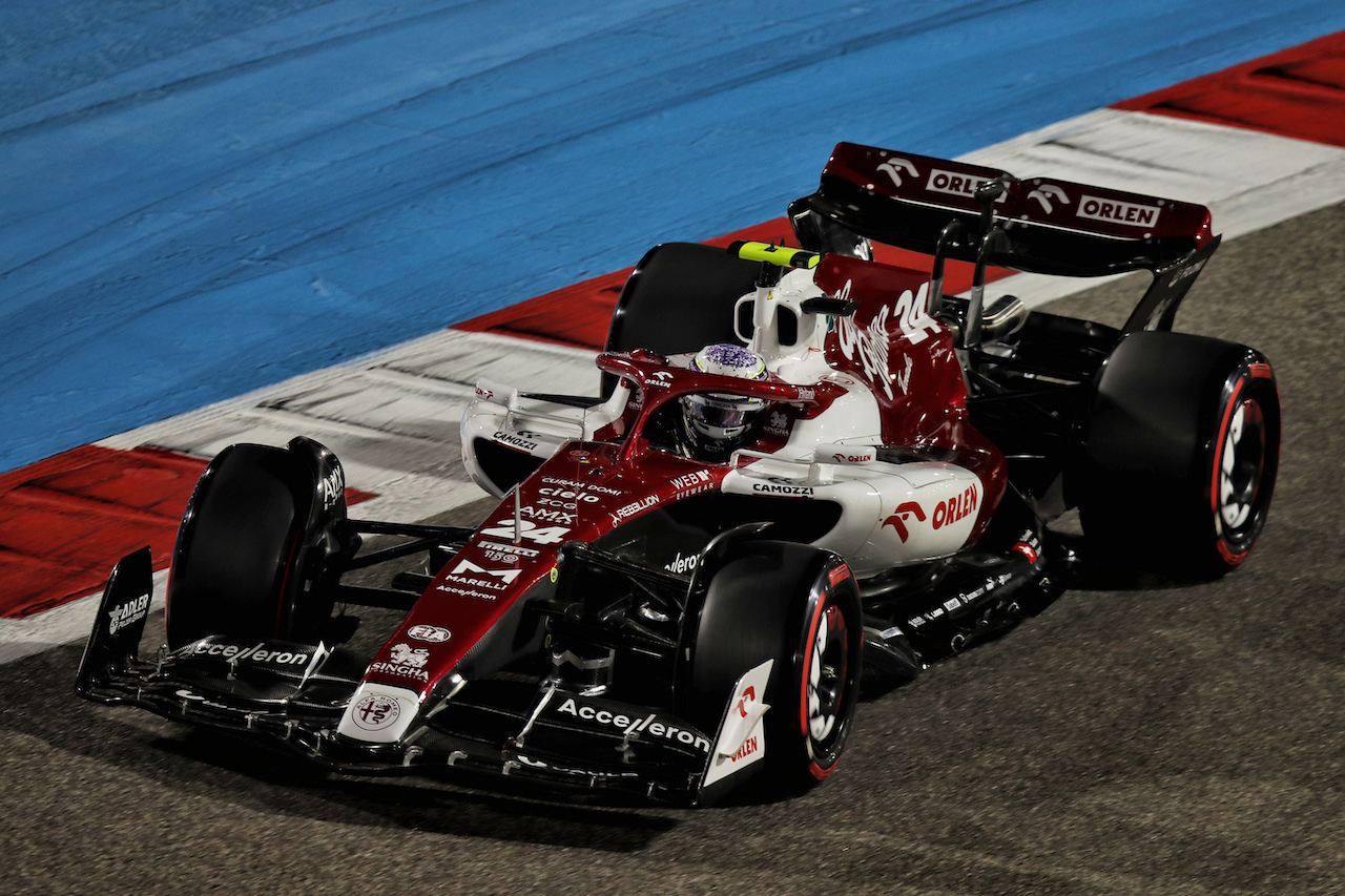 GP BAHRAIN, Guanyu Zhou (CHN) Alfa Romeo F1 Team C42.
19.03.2022. Formula 1 World Championship, Rd 1, Bahrain Grand Prix, Sakhir, Bahrain, Qualifiche Day.
 - www.xpbimages.com, EMail: requests@xpbimages.com © Copyright: Coates / XPB Images