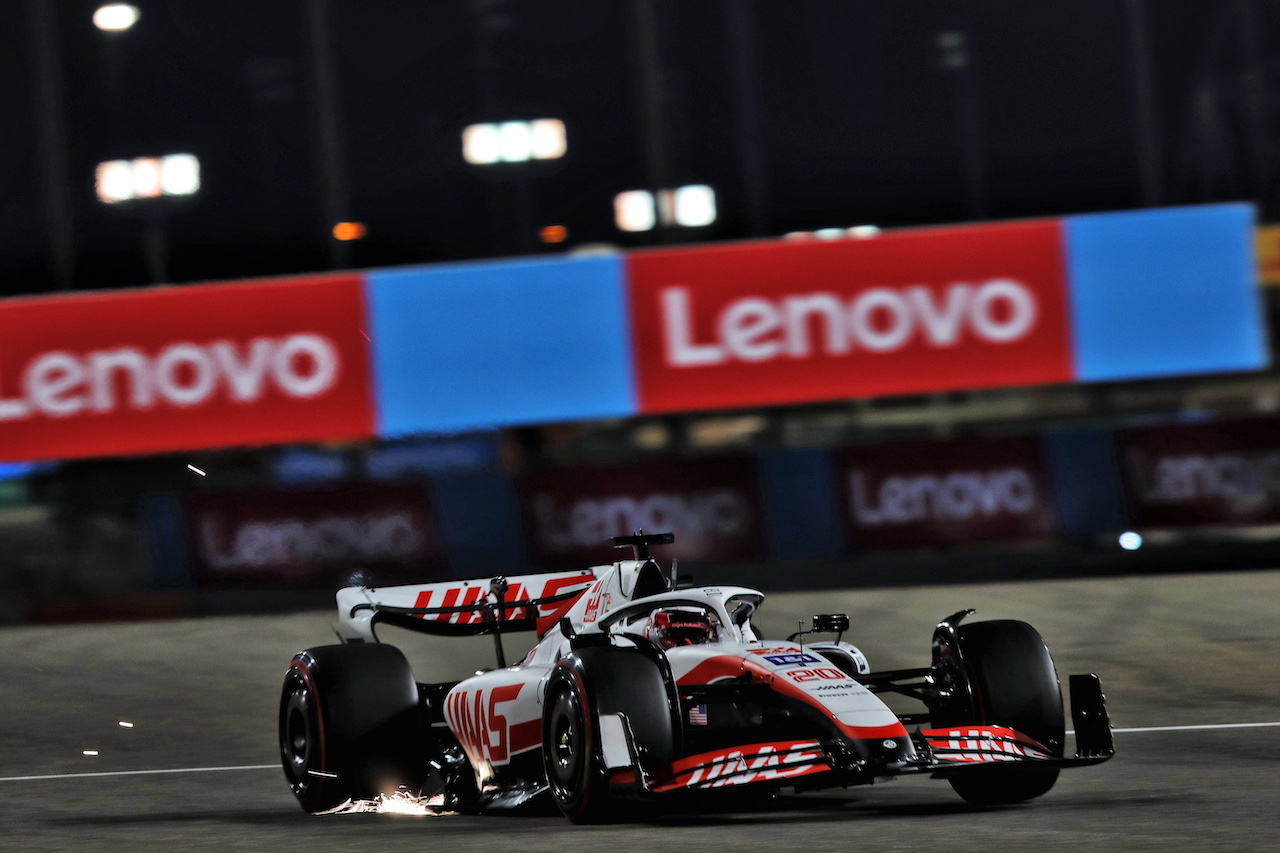 GP BAHRAIN, Kevin Magnussen (DEN) Haas VF-22.
19.03.2022. Formula 1 World Championship, Rd 1, Bahrain Grand Prix, Sakhir, Bahrain, Qualifiche Day.
 - www.xpbimages.com, EMail: requests@xpbimages.com © Copyright: Coates / XPB Images