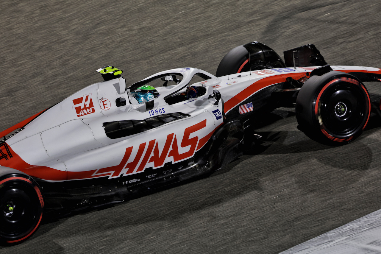 GP BAHRAIN, Mick Schumacher (GER) Haas VF-22.
19.03.2022. Formula 1 World Championship, Rd 1, Bahrain Grand Prix, Sakhir, Bahrain, Qualifiche Day.
- www.xpbimages.com, EMail: requests@xpbimages.com © Copyright: Bearne / XPB Images