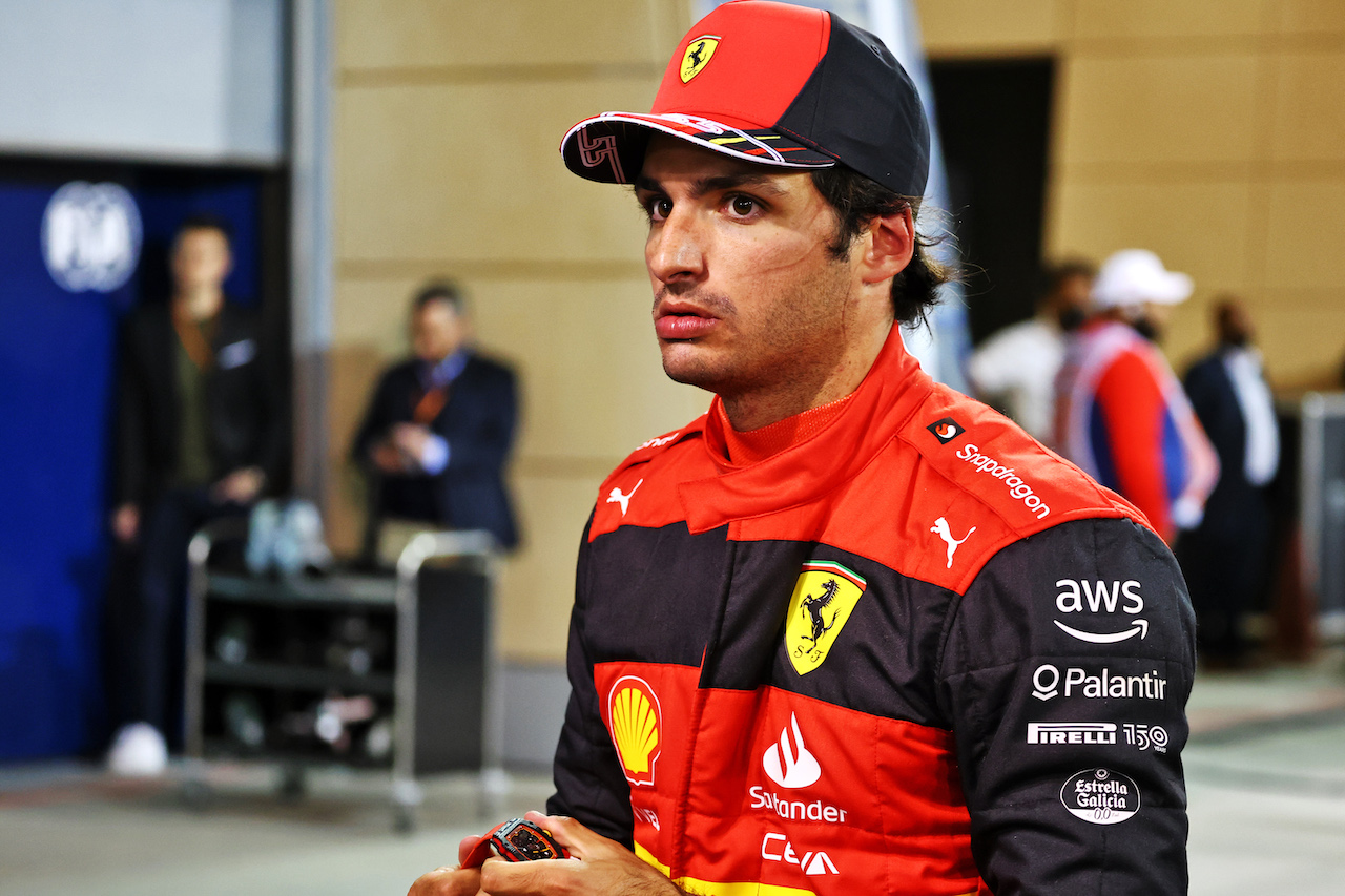 GP BAHRAIN, Carlos Sainz Jr (ESP) Ferrari in qualifying parc ferme.
19.03.2022. Formula 1 World Championship, Rd 1, Bahrain Grand Prix, Sakhir, Bahrain, Qualifiche Day.
- www.xpbimages.com, EMail: requests@xpbimages.com © Copyright: Batchelor / XPB Images