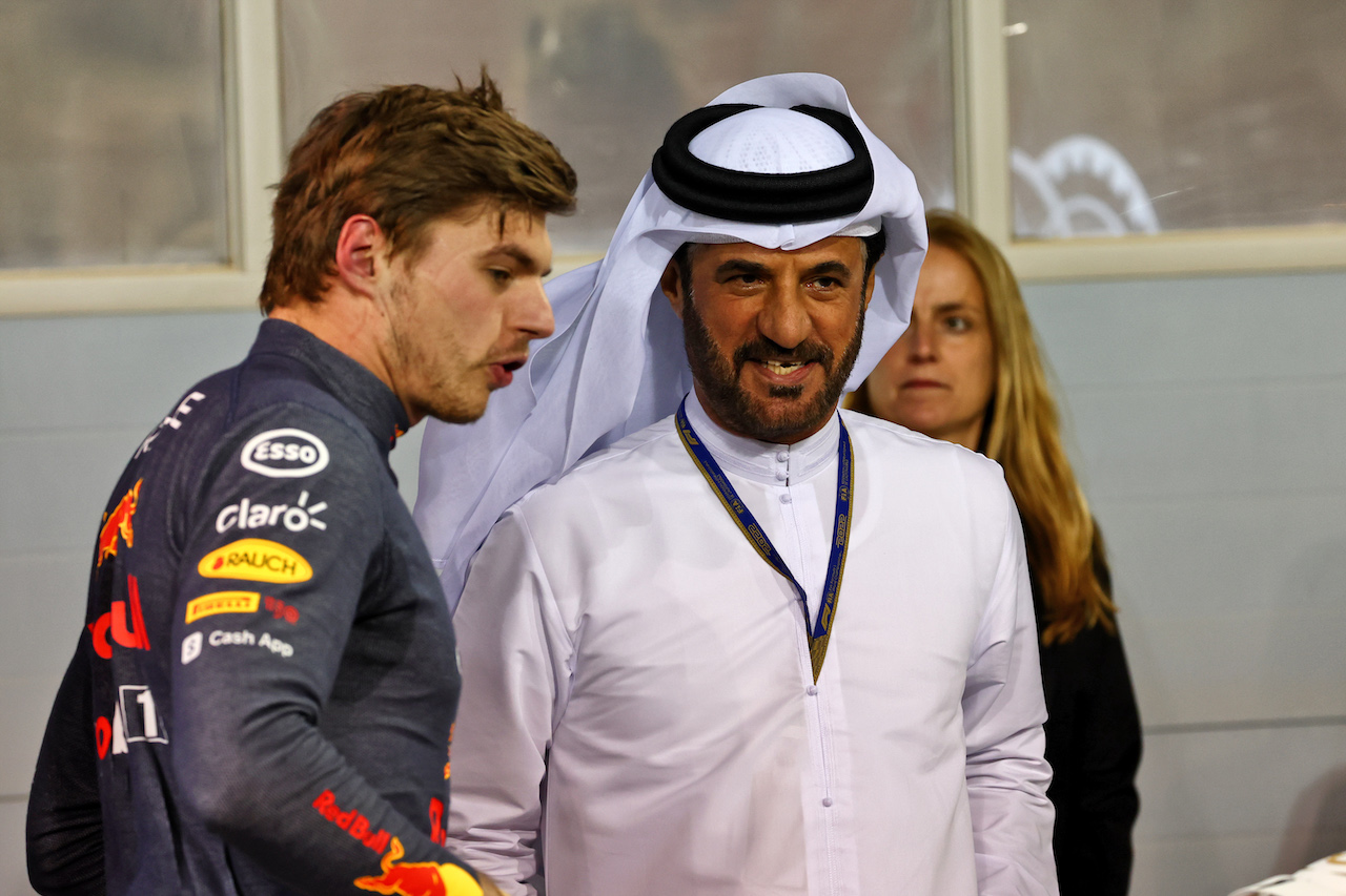 GP BAHRAIN, (L to R): Max Verstappen (NLD) Red Bull Racing with Mohammed Bin Sulayem (UAE) FIA President in qualifying parc ferme.
19.03.2022. Formula 1 World Championship, Rd 1, Bahrain Grand Prix, Sakhir, Bahrain, Qualifiche Day.
- www.xpbimages.com, EMail: requests@xpbimages.com © Copyright: Batchelor / XPB Images