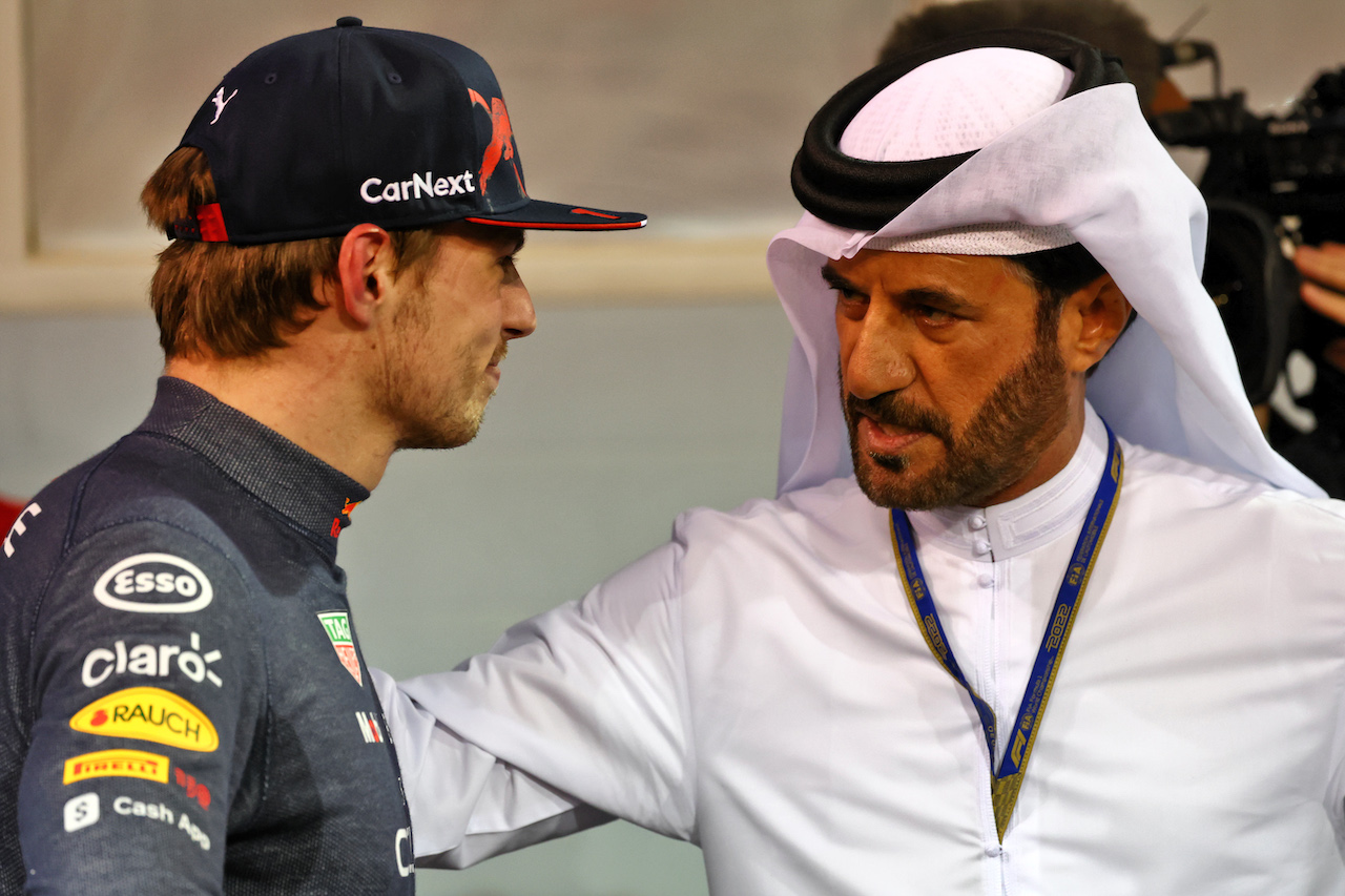 GP BAHRAIN, (L to R): Max Verstappen (NLD) Red Bull Racing with Mohammed Bin Sulayem (UAE) FIA President in qualifying parc ferme.
19.03.2022. Formula 1 World Championship, Rd 1, Bahrain Grand Prix, Sakhir, Bahrain, Qualifiche Day.
- www.xpbimages.com, EMail: requests@xpbimages.com © Copyright: Batchelor / XPB Images