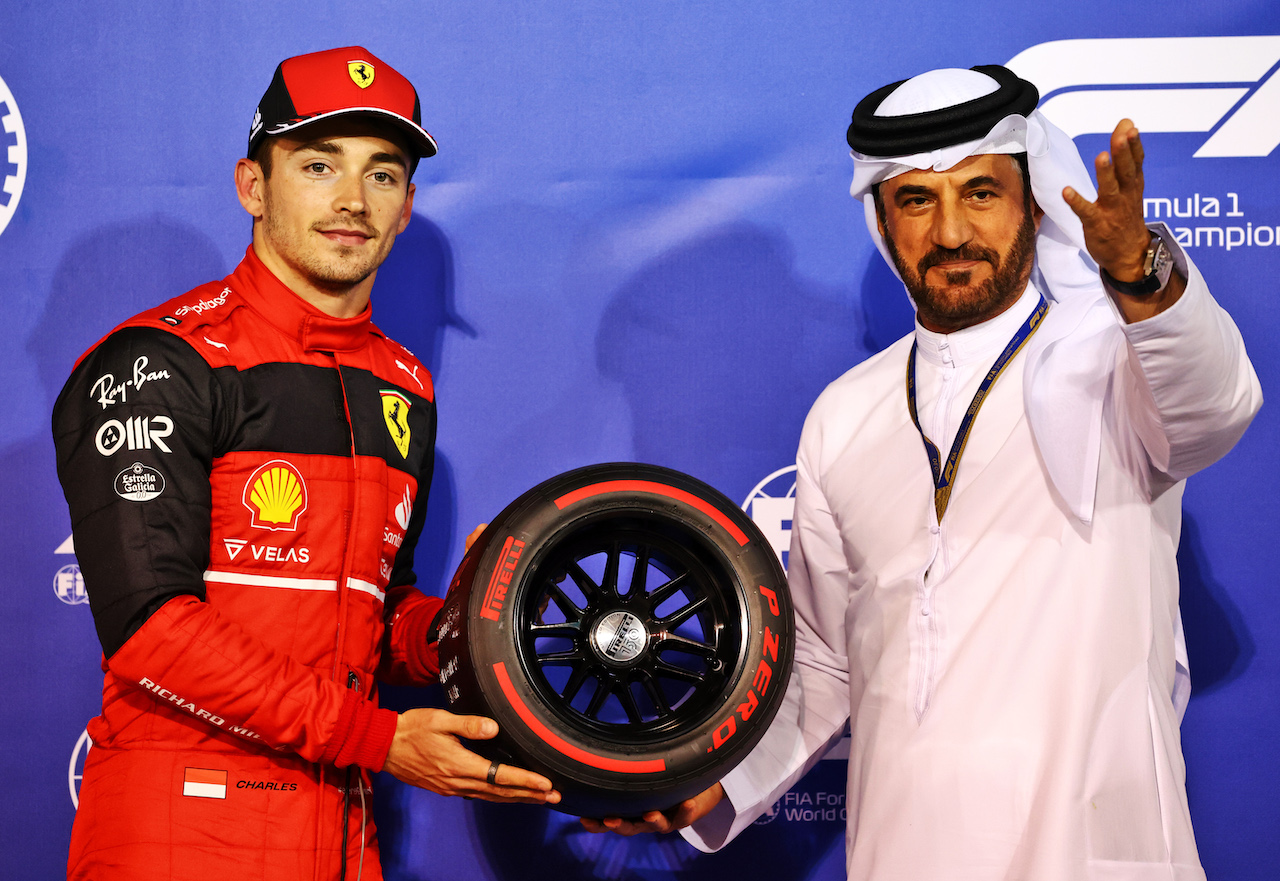 GP BAHRAIN, (L to R): Charles Leclerc (MON) Ferrari celebrates his pole position with Mohammed Bin Sulayem (UAE) FIA President in qualifying parc ferme.
19.03.2022. Formula 1 World Championship, Rd 1, Bahrain Grand Prix, Sakhir, Bahrain, Qualifiche Day.
- www.xpbimages.com, EMail: requests@xpbimages.com © Copyright: Batchelor / XPB Images