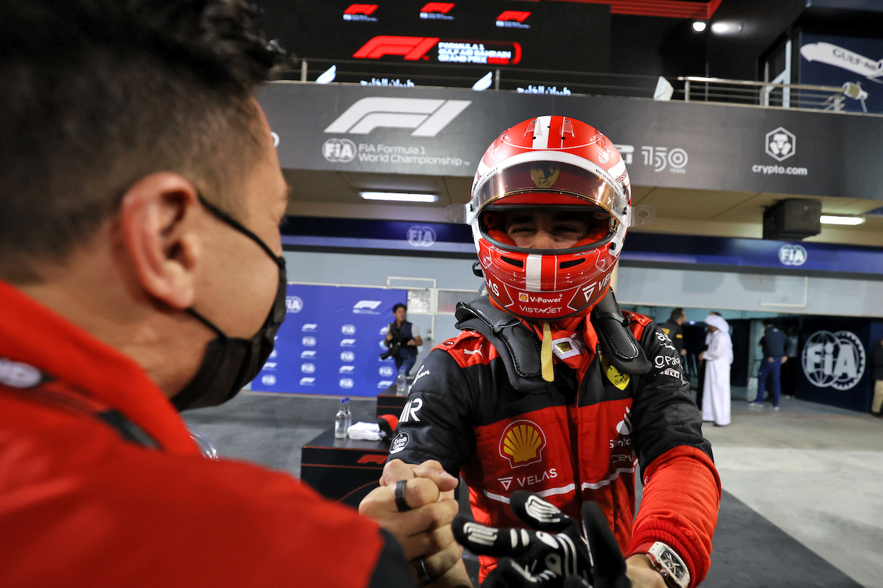 GP BAHRAIN, Charles Leclerc (MON) Ferrari celebrates his pole position in qualifying parc ferme.
19.03.2022. Formula 1 World Championship, Rd 1, Bahrain Grand Prix, Sakhir, Bahrain, Qualifiche Day.
- www.xpbimages.com, EMail: requests@xpbimages.com © Copyright: Moy / XPB Images