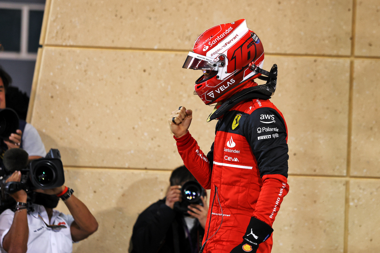 GP BAHRAIN, Charles Leclerc (MON) Ferrari celebrates his pole position in qualifying parc ferme.
19.03.2022. Formula 1 World Championship, Rd 1, Bahrain Grand Prix, Sakhir, Bahrain, Qualifiche Day.
- www.xpbimages.com, EMail: requests@xpbimages.com © Copyright: Moy / XPB Images