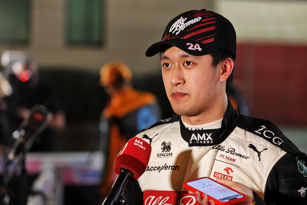 GP BAHRAIN, Guanyu Zhou (CHN) Alfa Romeo F1 Team.
19.03.2022. Formula 1 World Championship, Rd 1, Bahrain Grand Prix, Sakhir, Bahrain, Qualifiche Day.
- www.xpbimages.com, EMail: requests@xpbimages.com © Copyright: Bearne / XPB Images