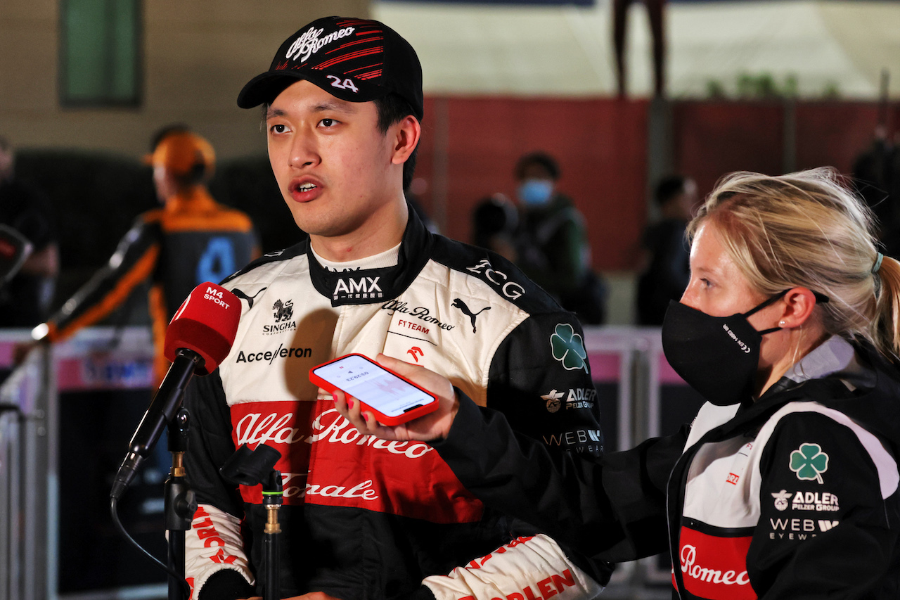 GP BAHRAIN, Guanyu Zhou (CHN) Alfa Romeo F1 Team.
19.03.2022. Formula 1 World Championship, Rd 1, Bahrain Grand Prix, Sakhir, Bahrain, Qualifiche Day.
- www.xpbimages.com, EMail: requests@xpbimages.com © Copyright: Bearne / XPB Images