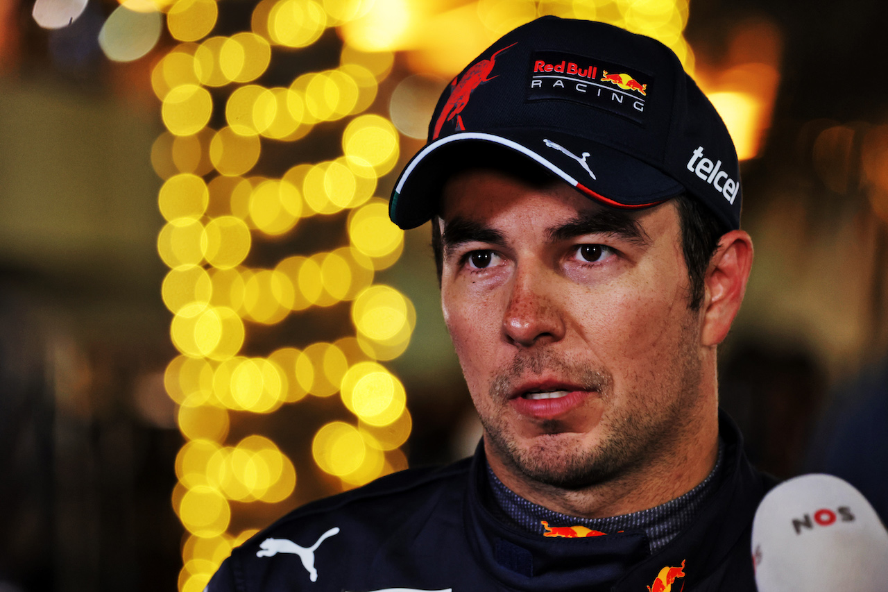 GP BAHRAIN, Sergio Perez (MEX) Red Bull Racing.
19.03.2022. Formula 1 World Championship, Rd 1, Bahrain Grand Prix, Sakhir, Bahrain, Qualifiche Day.
- www.xpbimages.com, EMail: requests@xpbimages.com © Copyright: Bearne / XPB Images