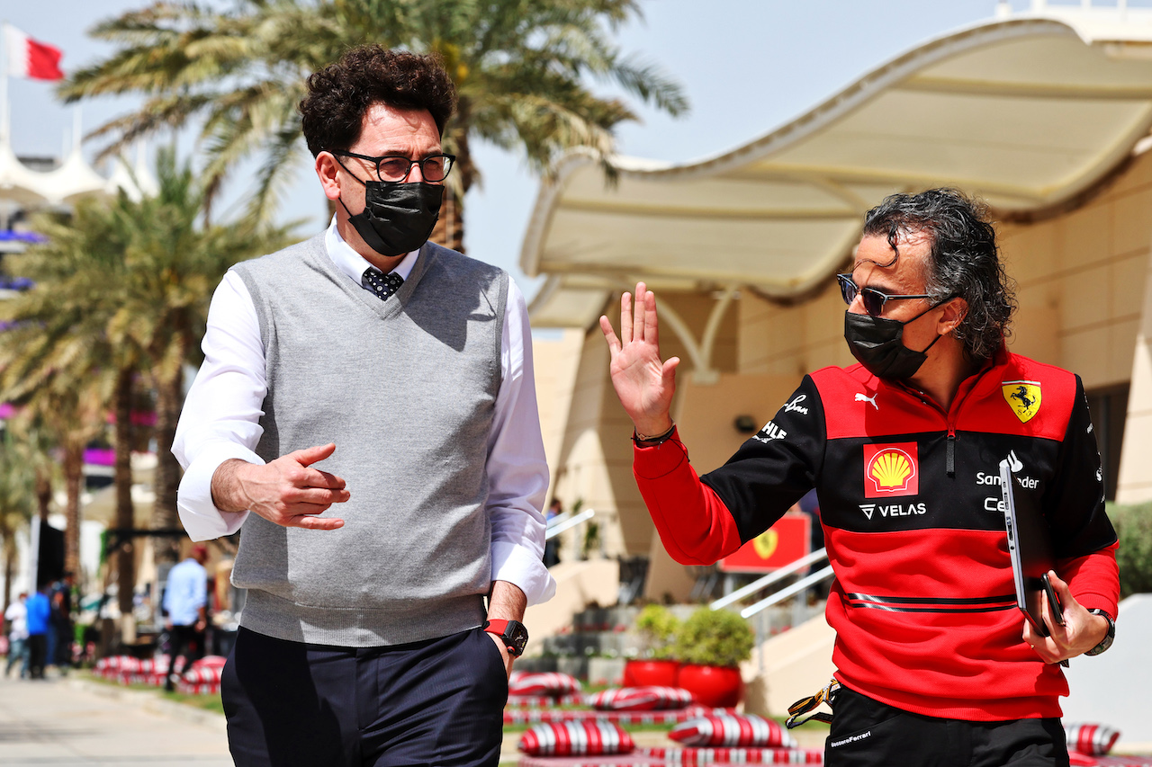 GP BAHRAIN, (L to R): Mattia Binotto (ITA) Ferrari Team Principal e Laurent Mekies (FRA) Ferrari Sporting Director.
19.03.2022. Formula 1 World Championship, Rd 1, Bahrain Grand Prix, Sakhir, Bahrain, Qualifiche Day.
- www.xpbimages.com, EMail: requests@xpbimages.com © Copyright: Batchelor / XPB Images