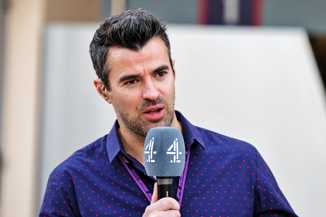 GP BAHRAIN, Steve Jones (GBR) Channel 4 F1 Presenter.
19.03.2022. Formula 1 World Championship, Rd 1, Bahrain Grand Prix, Sakhir, Bahrain, Qualifiche Day.
- www.xpbimages.com, EMail: requests@xpbimages.com © Copyright: Moy / XPB Images