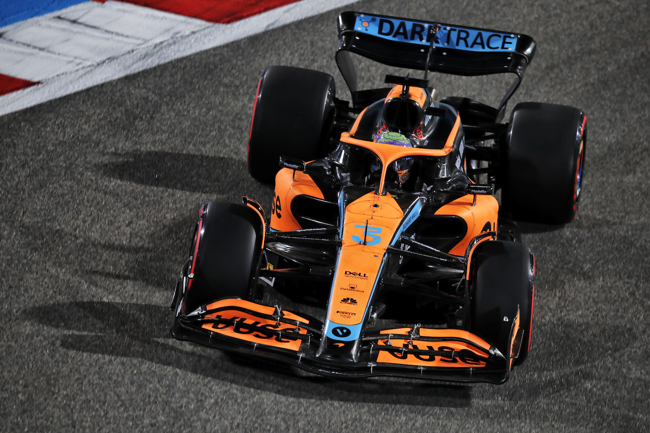 GP BAHRAIN, Daniel Ricciardo (AUS) McLaren MCL36.
19.03.2022. Formula 1 World Championship, Rd 1, Bahrain Grand Prix, Sakhir, Bahrain, Qualifiche Day.
 - www.xpbimages.com, EMail: requests@xpbimages.com © Copyright: Coates / XPB Images