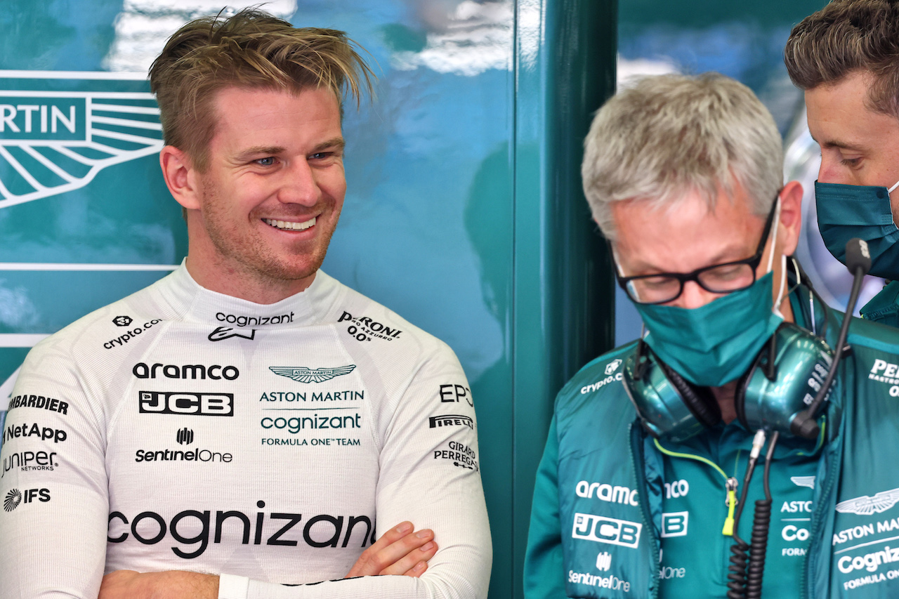GP BAHRAIN, Nico Hulkenberg (GER) Aston Martin F1 Team Reserve Driver.
19.03.2022. Formula 1 World Championship, Rd 1, Bahrain Grand Prix, Sakhir, Bahrain, Qualifiche Day.
- www.xpbimages.com, EMail: requests@xpbimages.com © Copyright: Batchelor / XPB Images